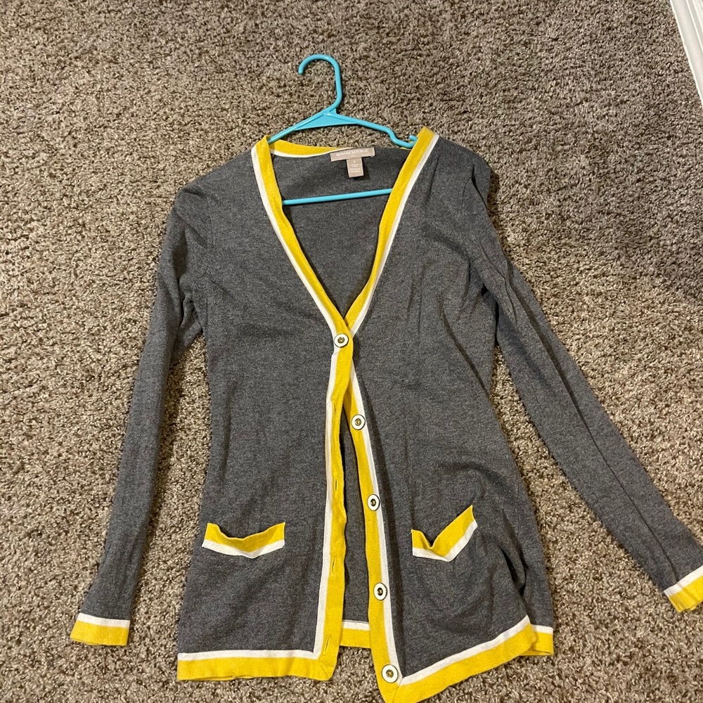 Gray banana republic cardigan with yellow outline